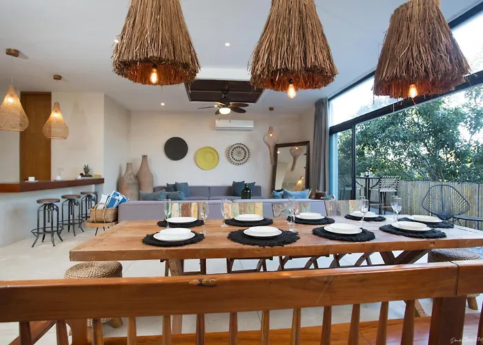 Manor By The Spot Apartment *