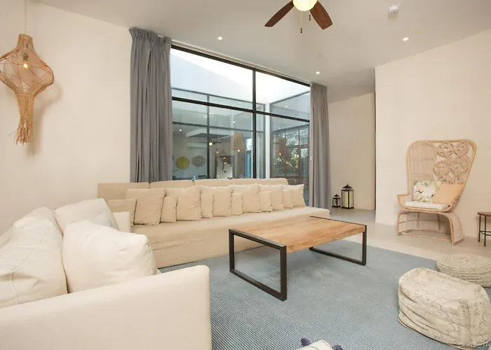 Manor By The Spot Apartment