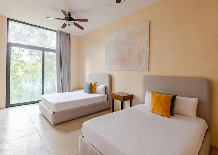 Manor By The Spot Apartment