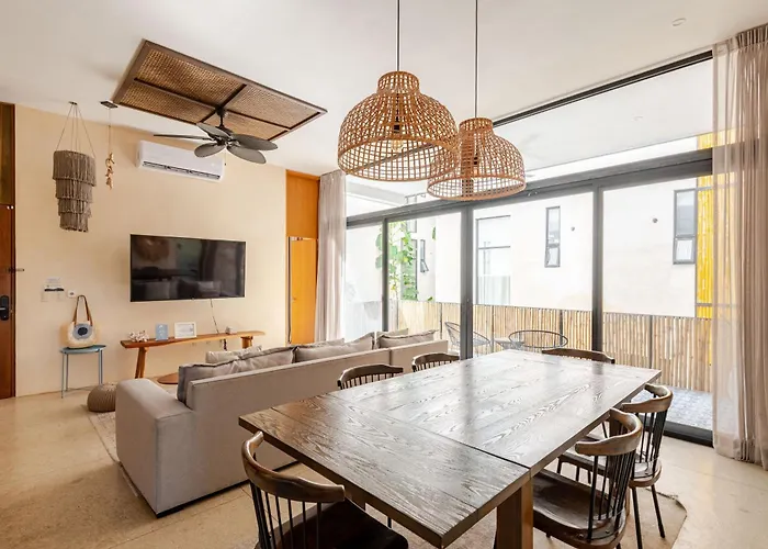 Manor By The Spot Apartment