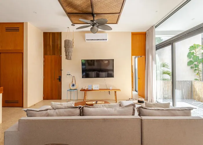 Manor By The Spot Apartment *